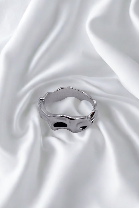 Liquid Wave Ring
